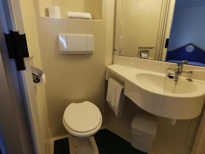 Initial By Balladins Sur Sarthe סאבלה סור-סארת'