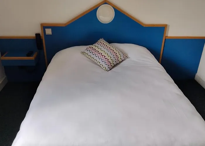 Initial By Balladins Sur Sarthe Hotel 2*