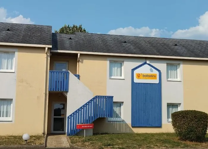 Initial By Balladins Sur Sarthe מלון סאבלה סור-סארת'