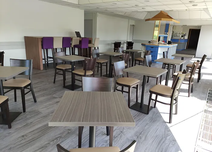 Initial By Balladins Sur Sarthe Hotel 2*